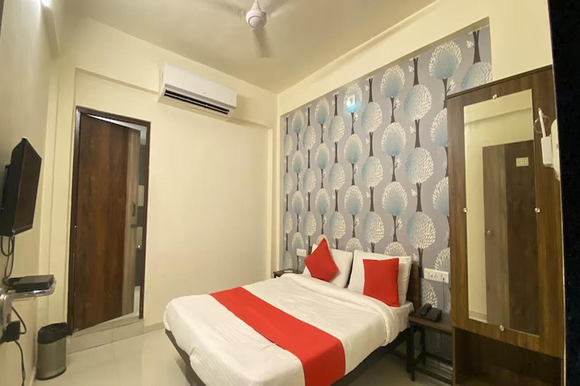 Hotel Kalyan Palace Batwa ภายนอก รูปภาพ