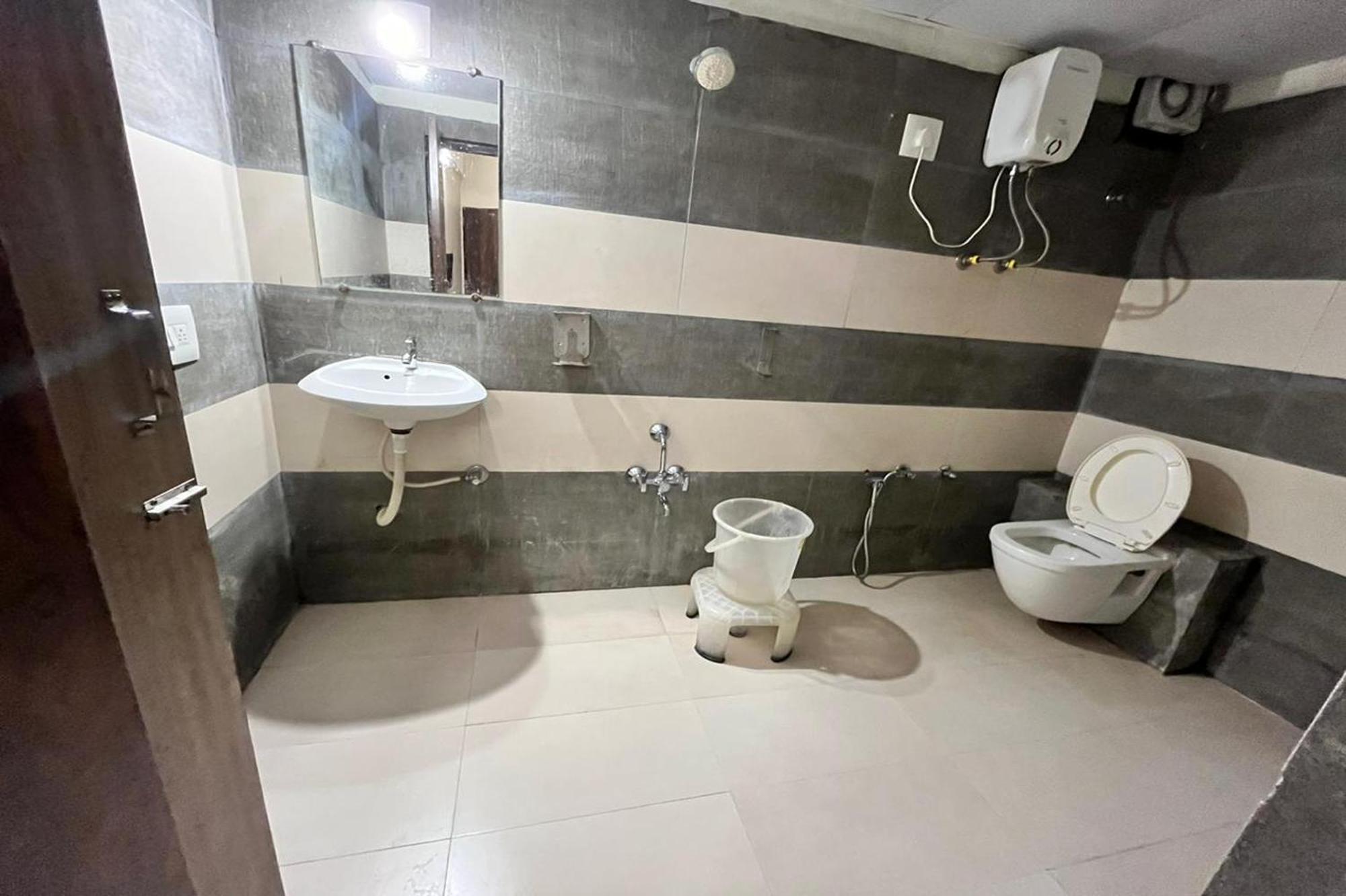 Hotel Kalyan Palace Batwa ภายนอก รูปภาพ